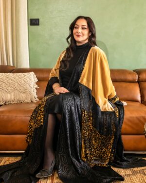 Three-Layer Gold & Black Reversible Abaya